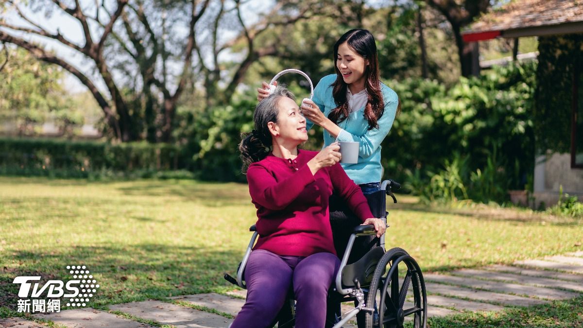 Taiwan launches new caregiver program (Shutterstock)