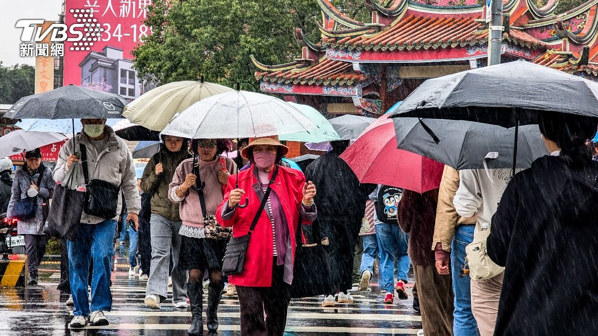 Unstable weather during holiday weekend (Shutterstock)