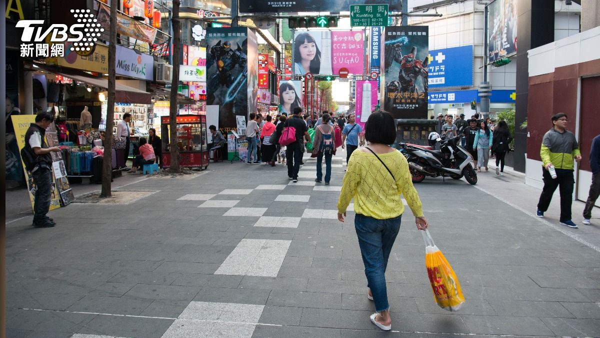 Taiwanese workers face a rising debt crisis, including from insufficient savings (Shutterstock)