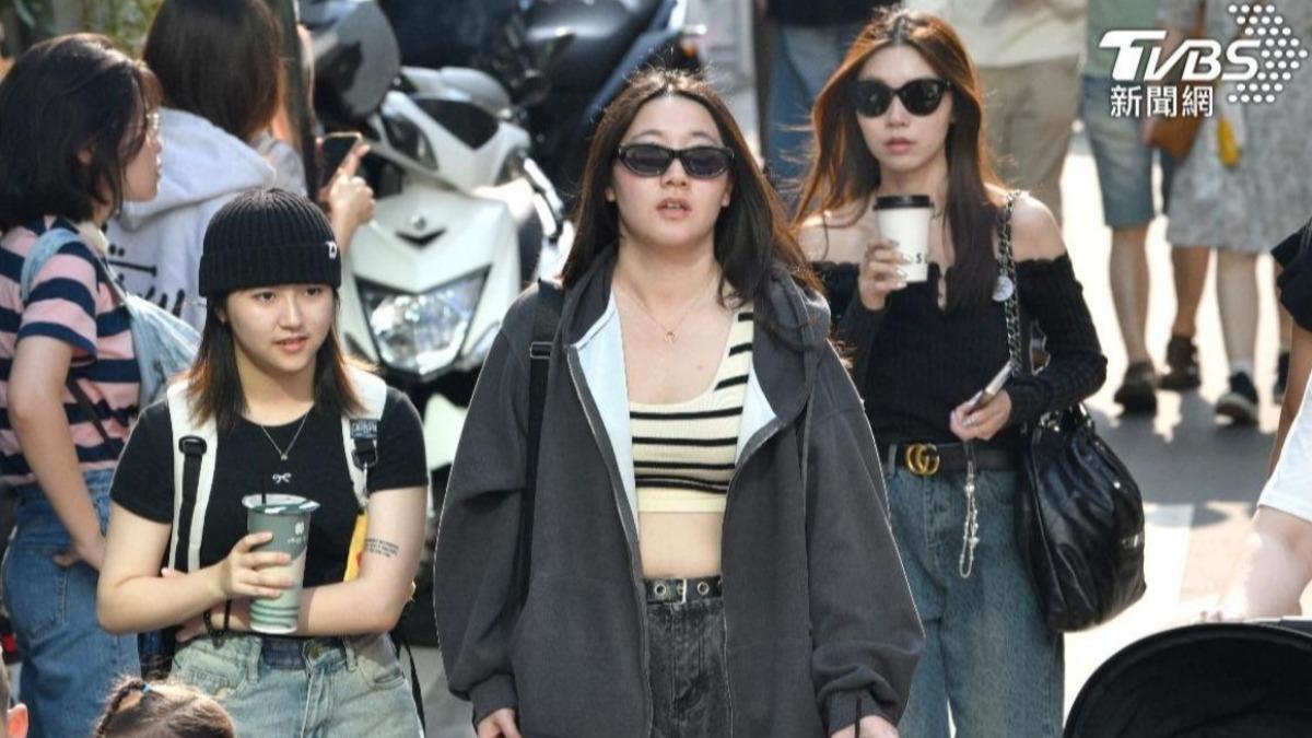 Taiwan sees sunny skies, warm temps (TVBS News)
