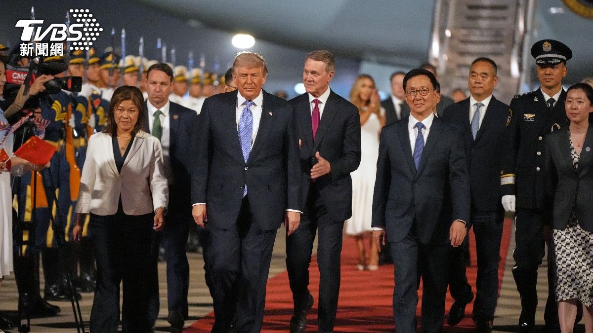 China calls Taiwan ’biggest risk’ as Air Force One lands (TPG Photo/AP)