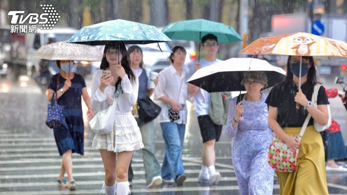 Taiwan issues heavy rain warnings as stationary front lingers (TVBS News)