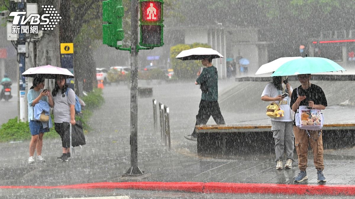 Ocean swells from distant typhoon to reach Taiwan coastlines (TVBS News)